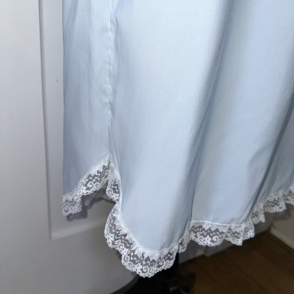 Vintage Blue Sleeveless Nightgown with White Lace Trim - Picture 4 of 9
